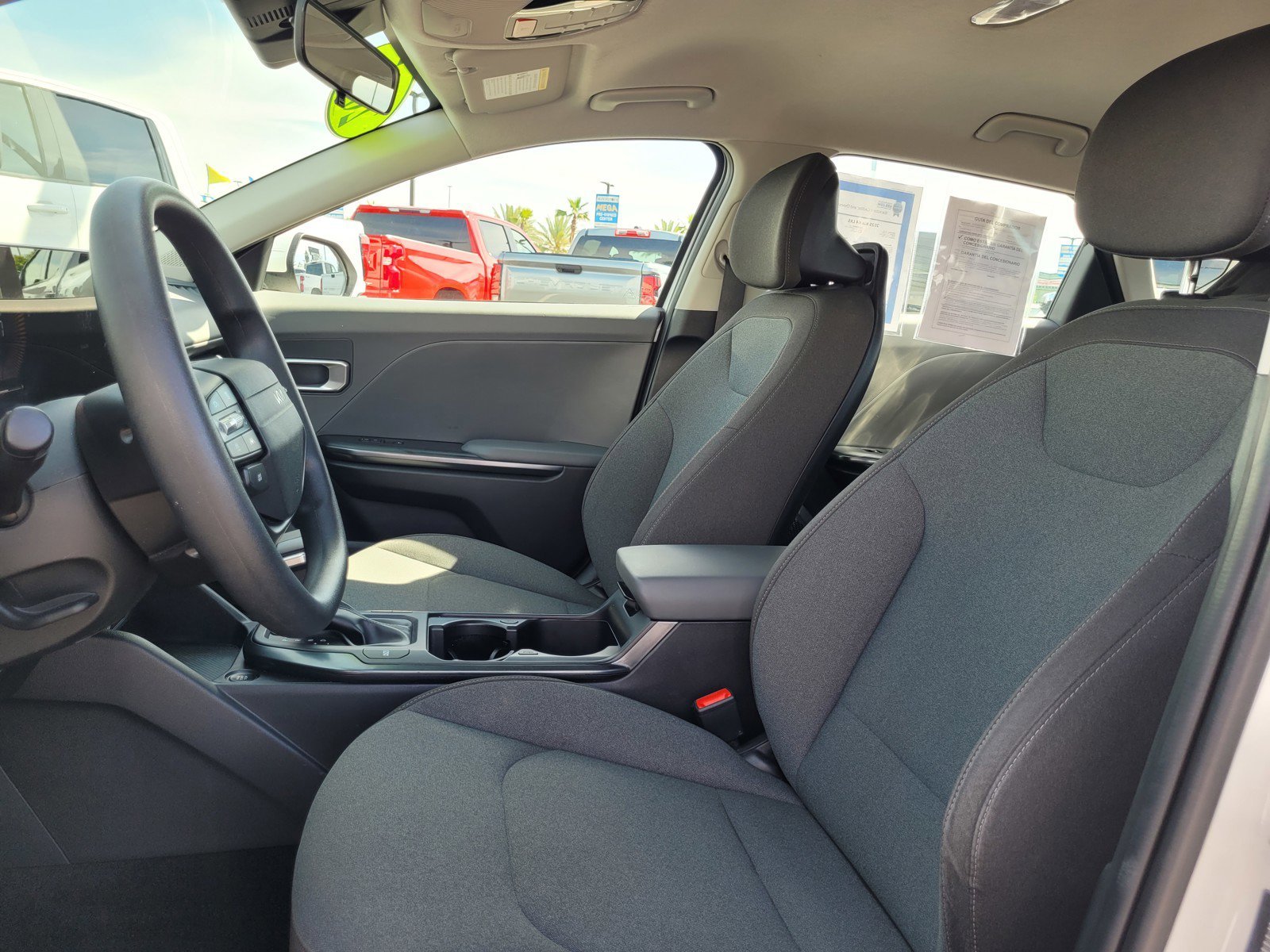 2025 Kia K4 LXS - Photo 10