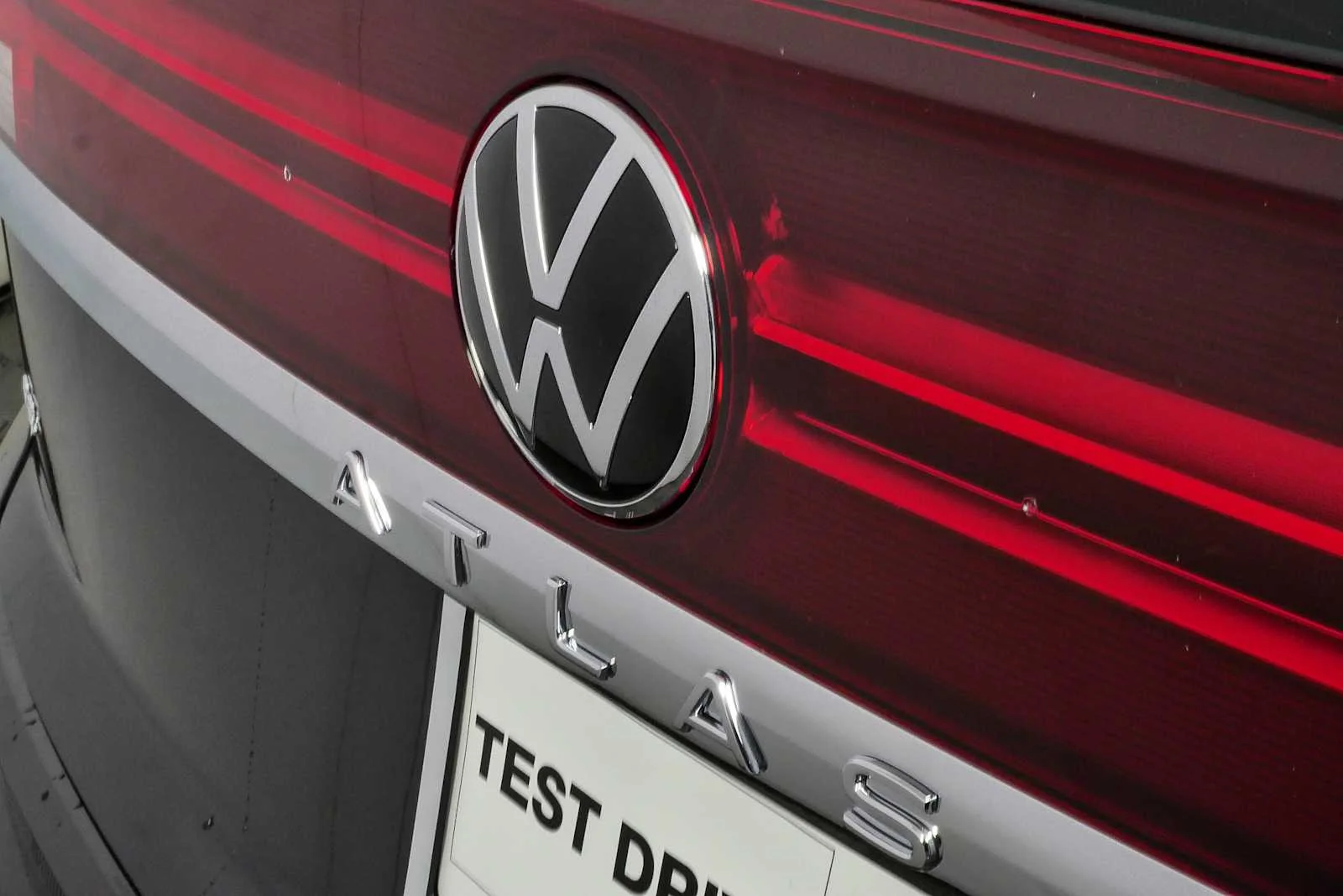New 2026 Deep Black Pearl Volkswagen 2.0T SE image 33