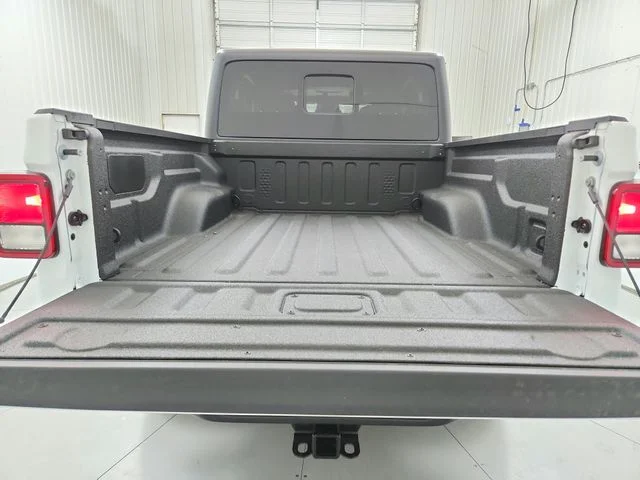 New 2026 Bright White Clear-Coat Exterior Paint Jeep 85th Anniversary Edition image 45