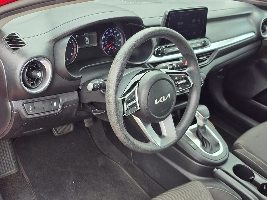 Used 2023 Red Kia LXS image 28