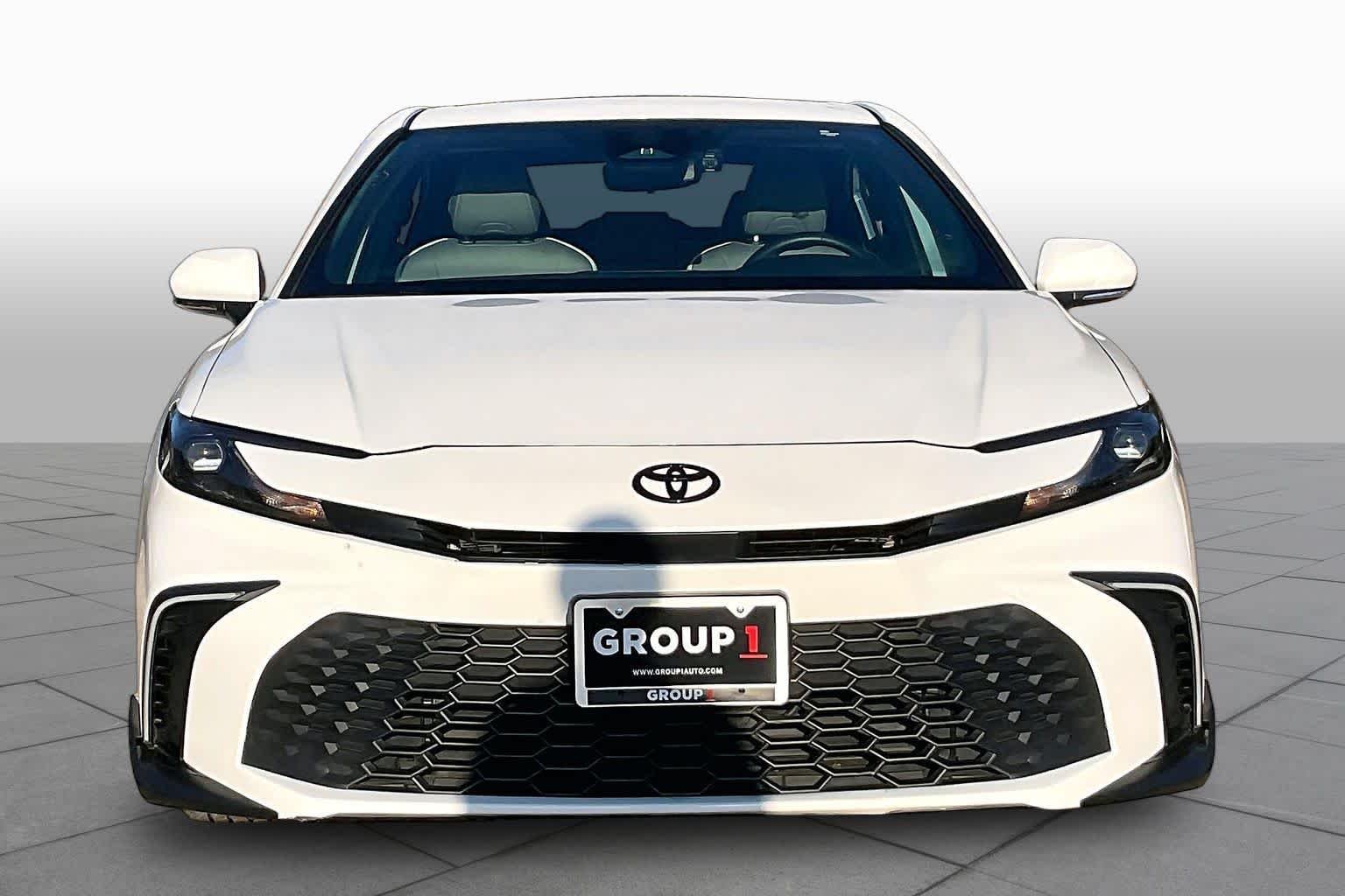 Used 2026 Ice Cap Toyota SE image 3