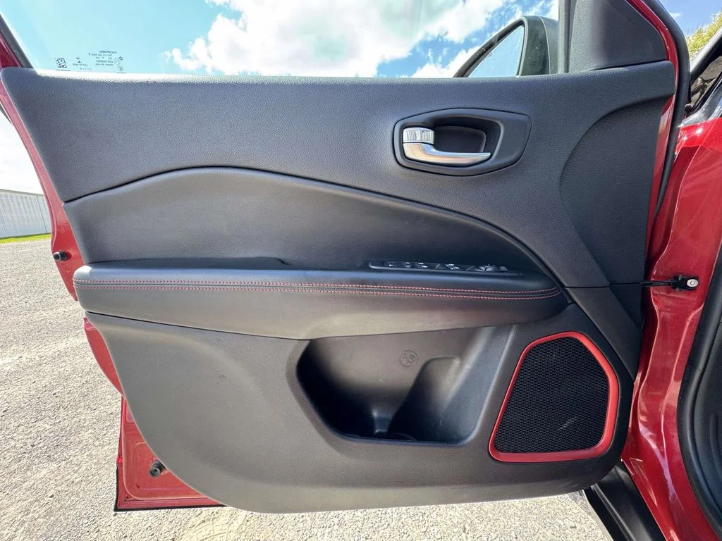 Used 2019 Red Jeep Trailhawk image 26