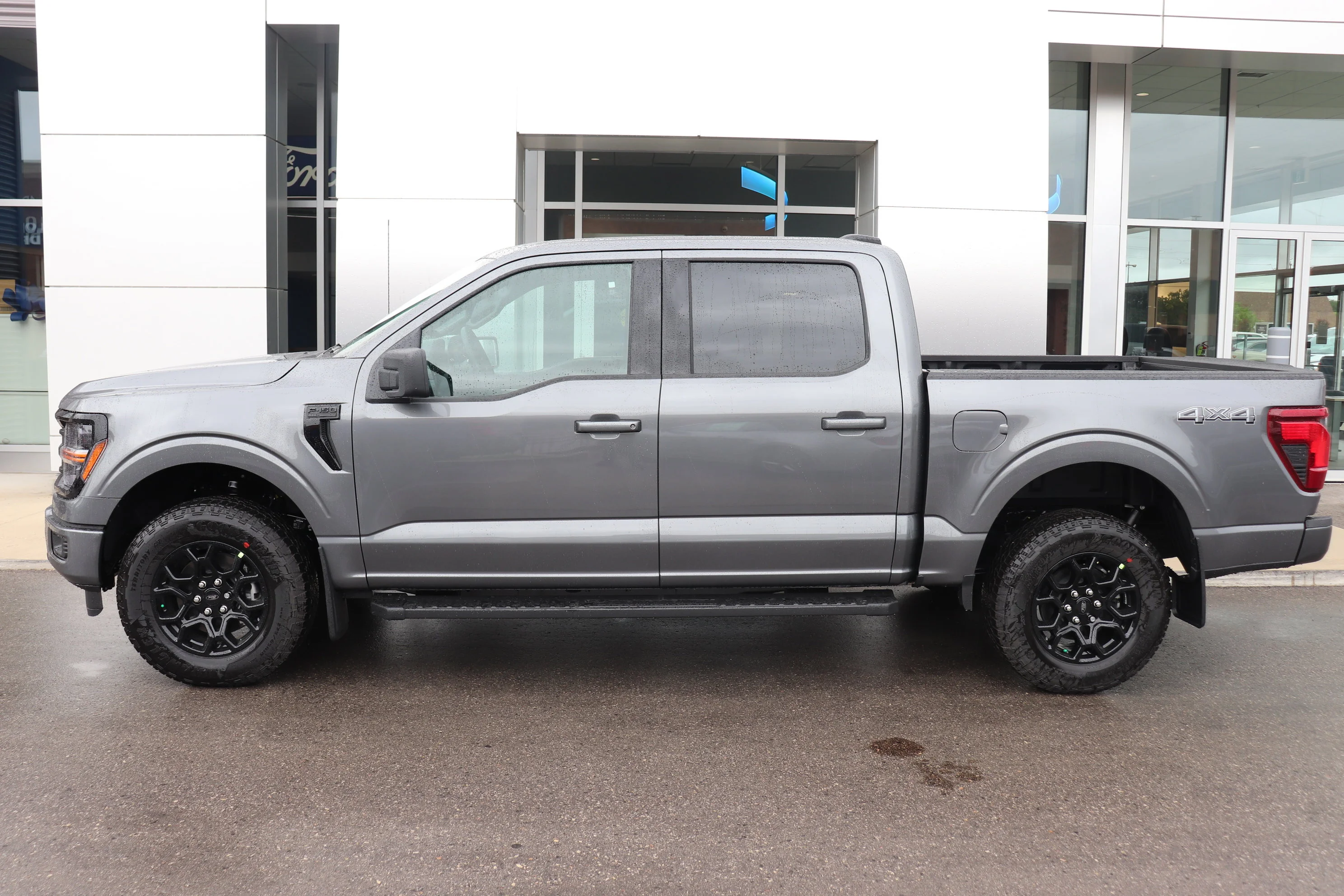 New 2026 CARBONIZED GREY METALLIC Ford XLT image 3