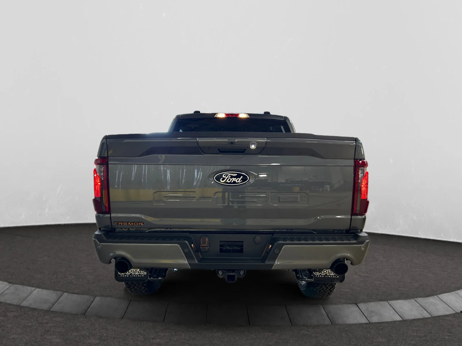 New 2026 Carbonized Grey Metallic Ford Tremor image 4