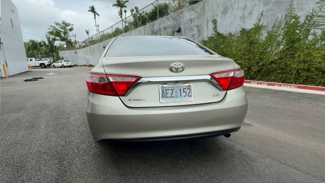 Used 2016  Toyota  image 2