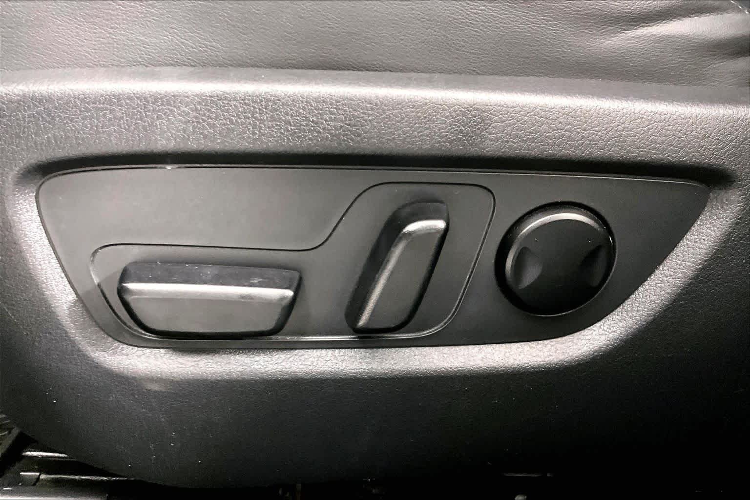 Used 2021 Machine Gray Metallic Mazda Preferred image 30