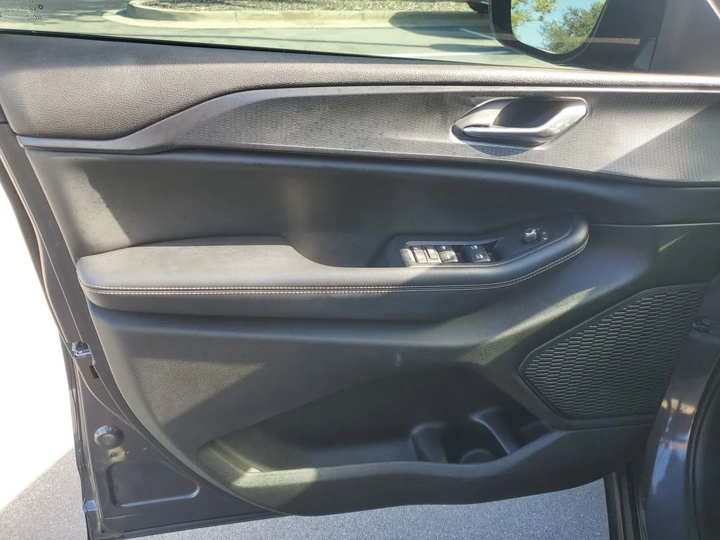 Used 2023 Gray Jeep Altitude X image 10