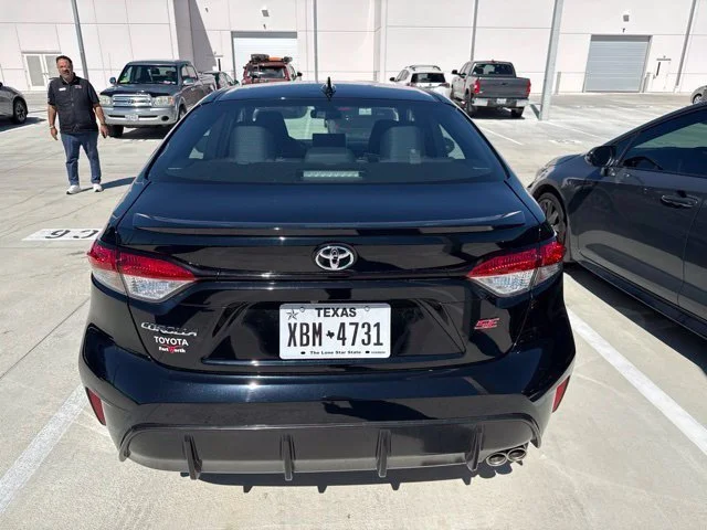 Used 2025  Toyota SE image 5