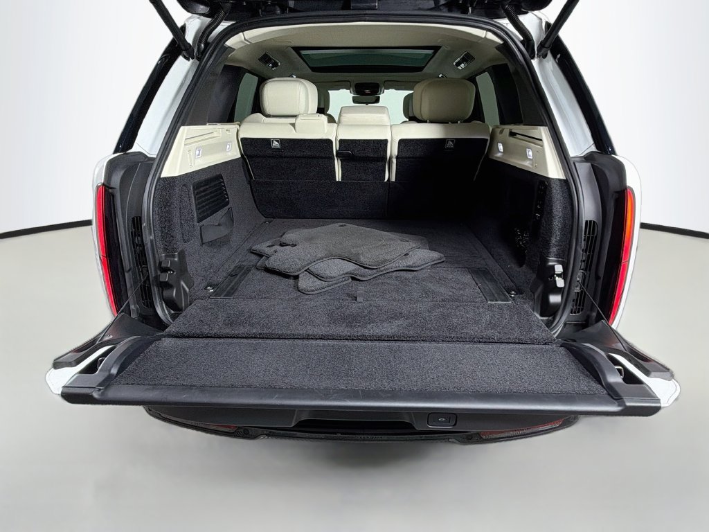 Certified Used 2024 White Land Rover Autobiography image 29