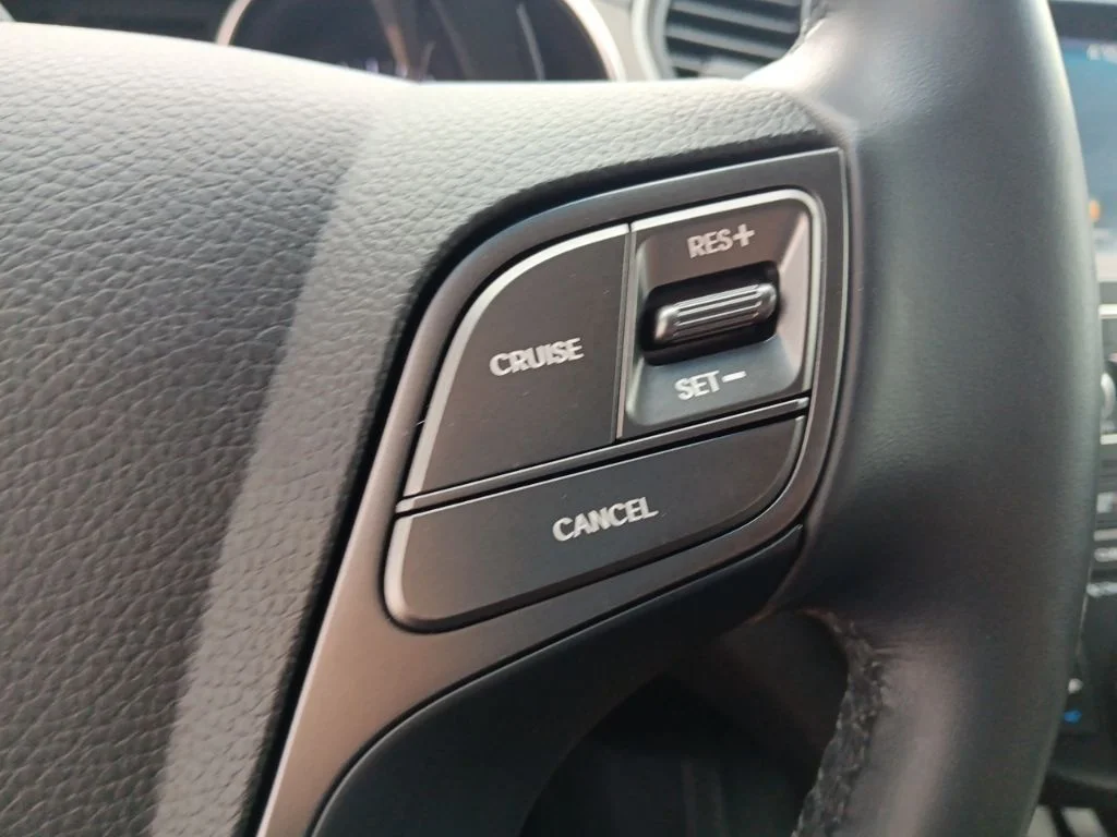 Used 2018 Pearl White Hyundai 2.4 Base image 17