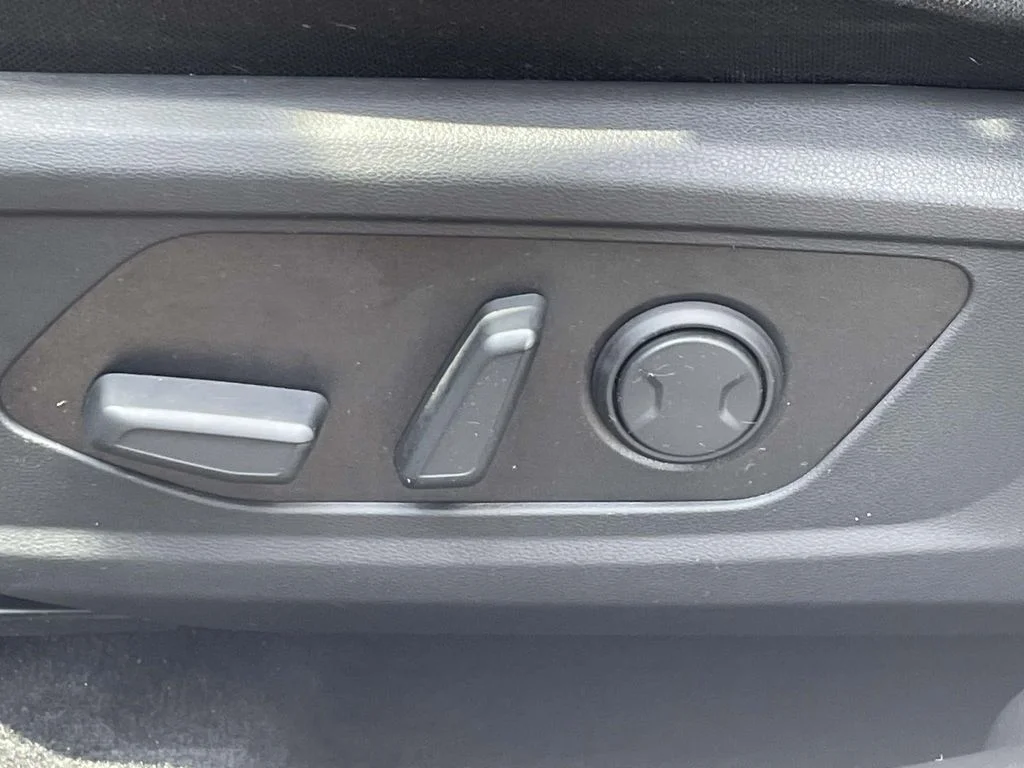 Used 2022 Silver Hyundai SEL Convenience image 18