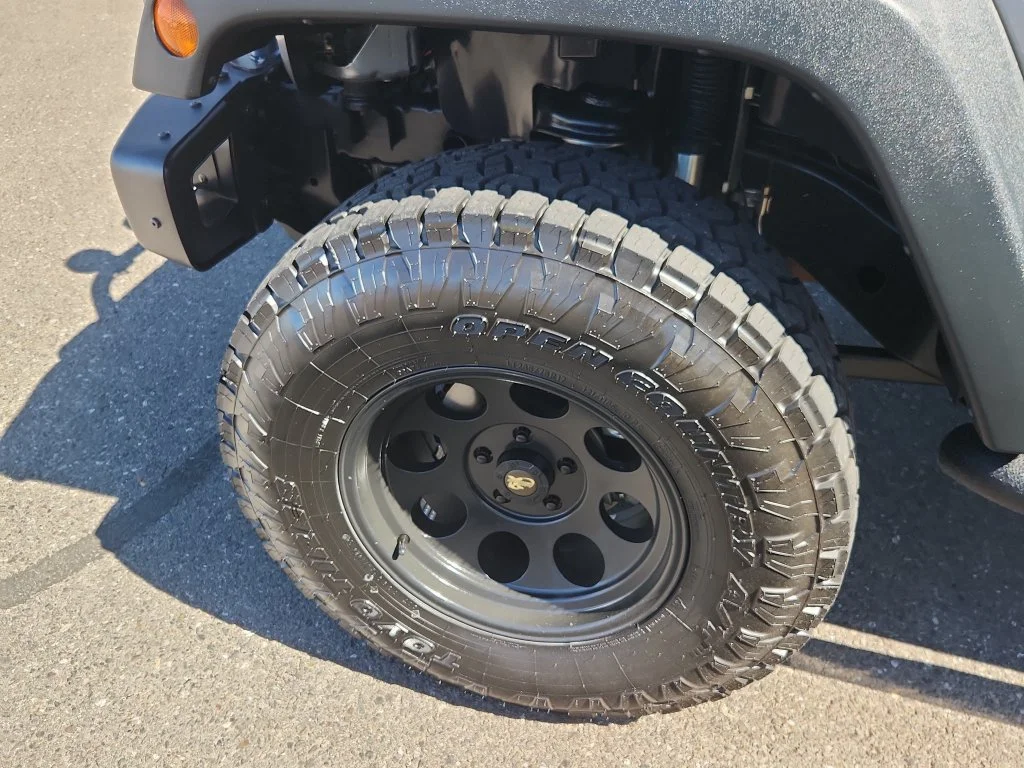 Used 2016 Silver Jeep Rubicon image 16