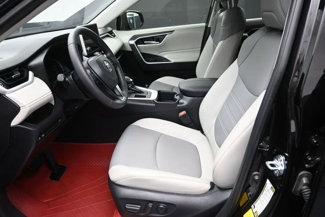 Used 2025 Black Toyota XLE Premium image 21