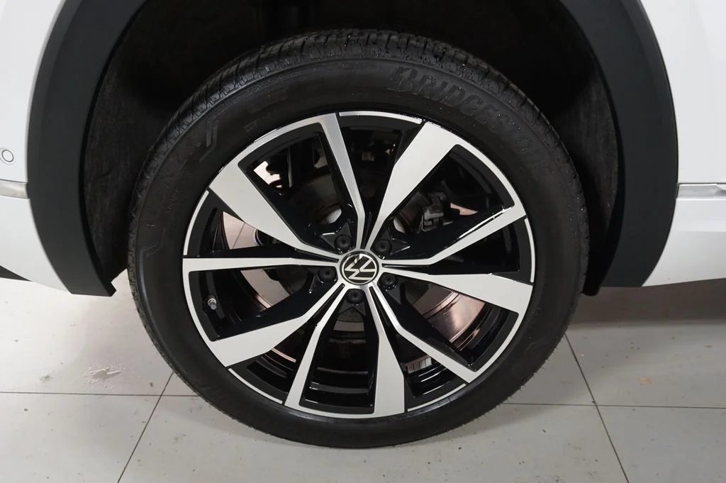 2025 Volkswagen Atlas Cross Sport SEL Premium R-LINE - Photo 52