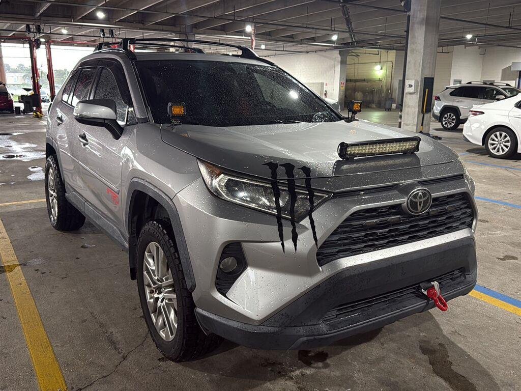 Used 2019 Silver Sky Metallic Toyota XLE Premium image 2