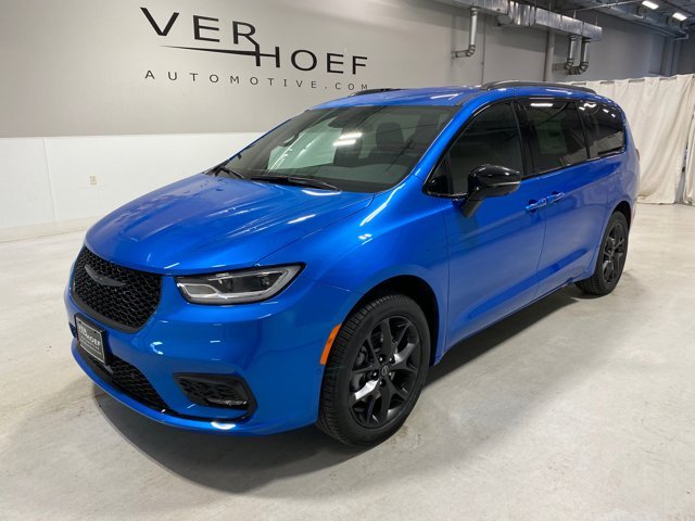 2026 Chrysler Pacifica Select AWD's photo