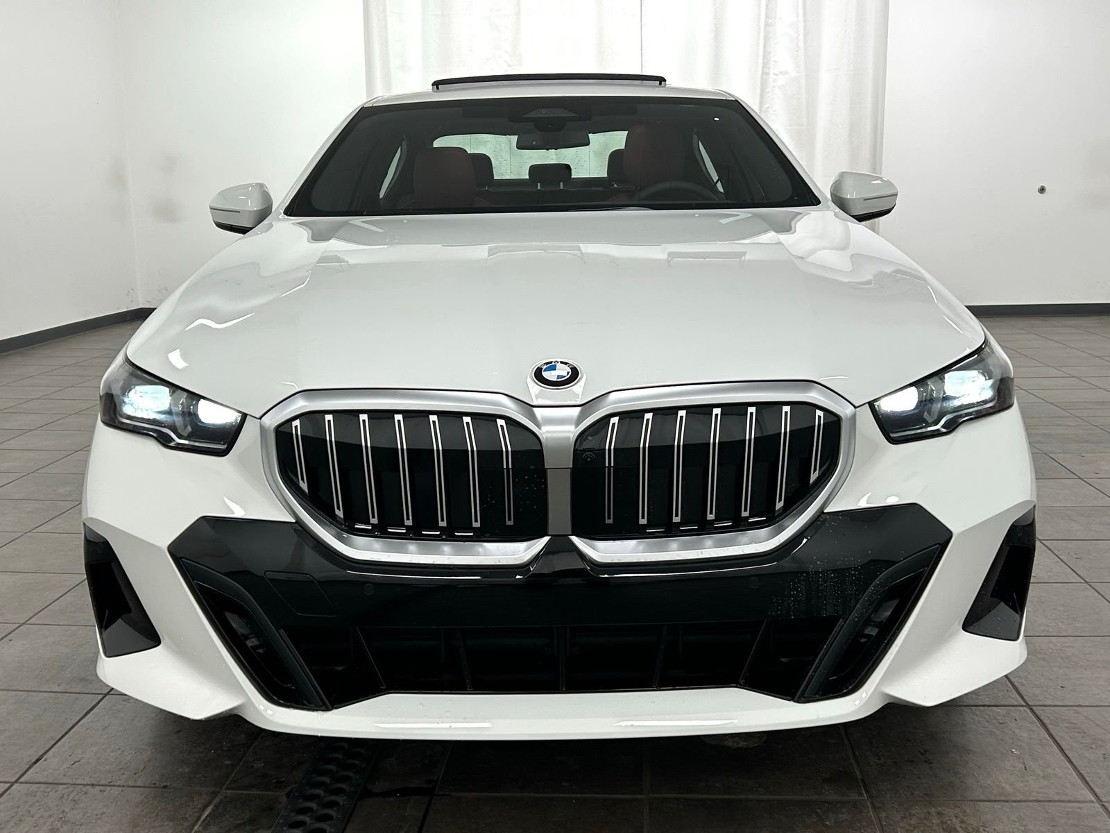 New 2026 Alpine White BMW 530i xDrive image 7
