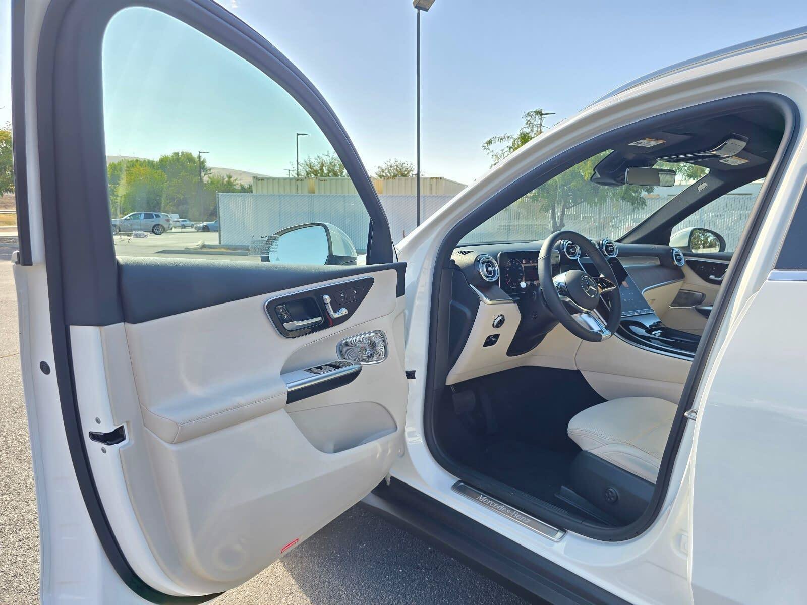 Used 2025 Polar White Mercedes-Benz GLC 300 image 18