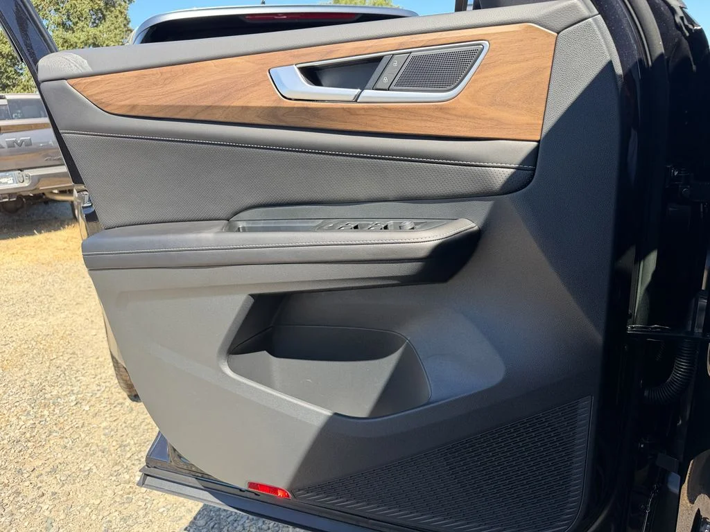 New 2026  Volkswagen SE image 13