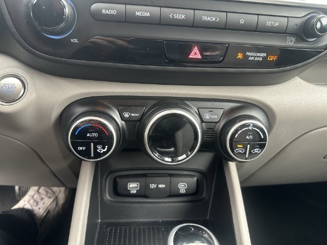 Used 2025 Black Hyundai SEL image 26