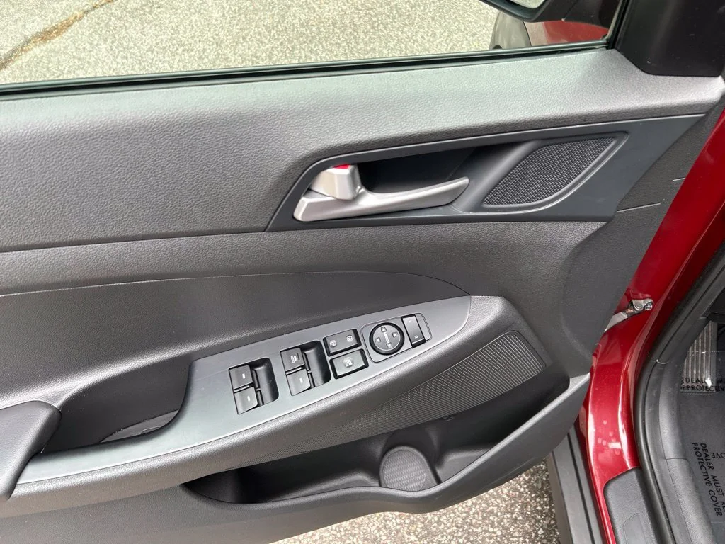 Used 2020 Red Hyundai Value image 16