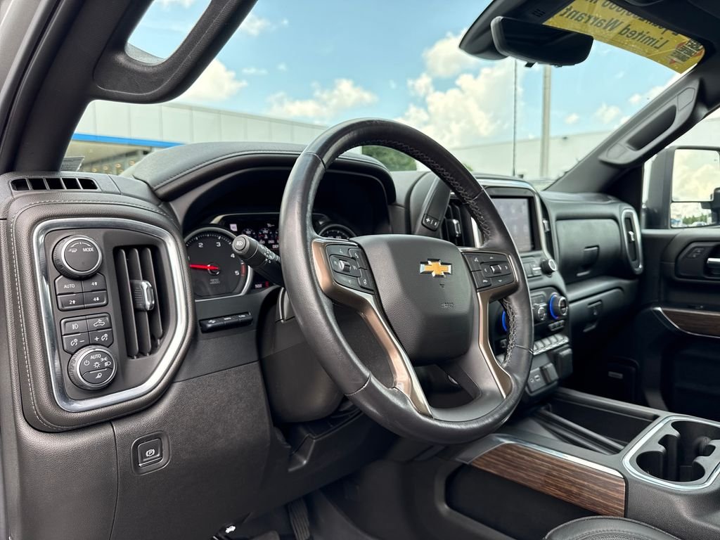 Used 2022 Silver Chevrolet High Country image 13