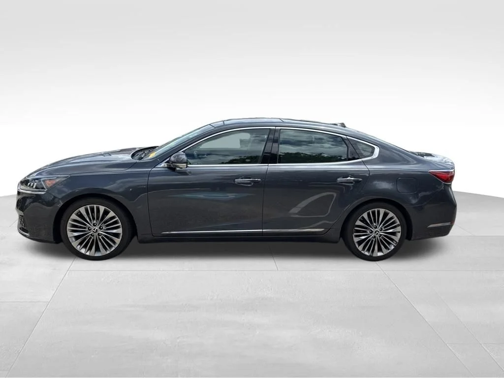 Used 2018 Gray Kia Limited image 2