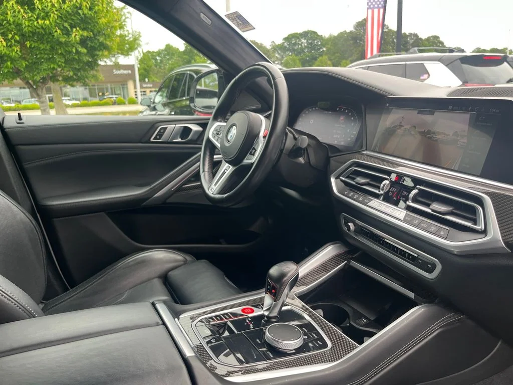 Used 2023 White BMW Base image 22
