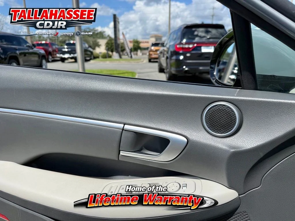 Used 2024 Blue Hyundai SEL image 16