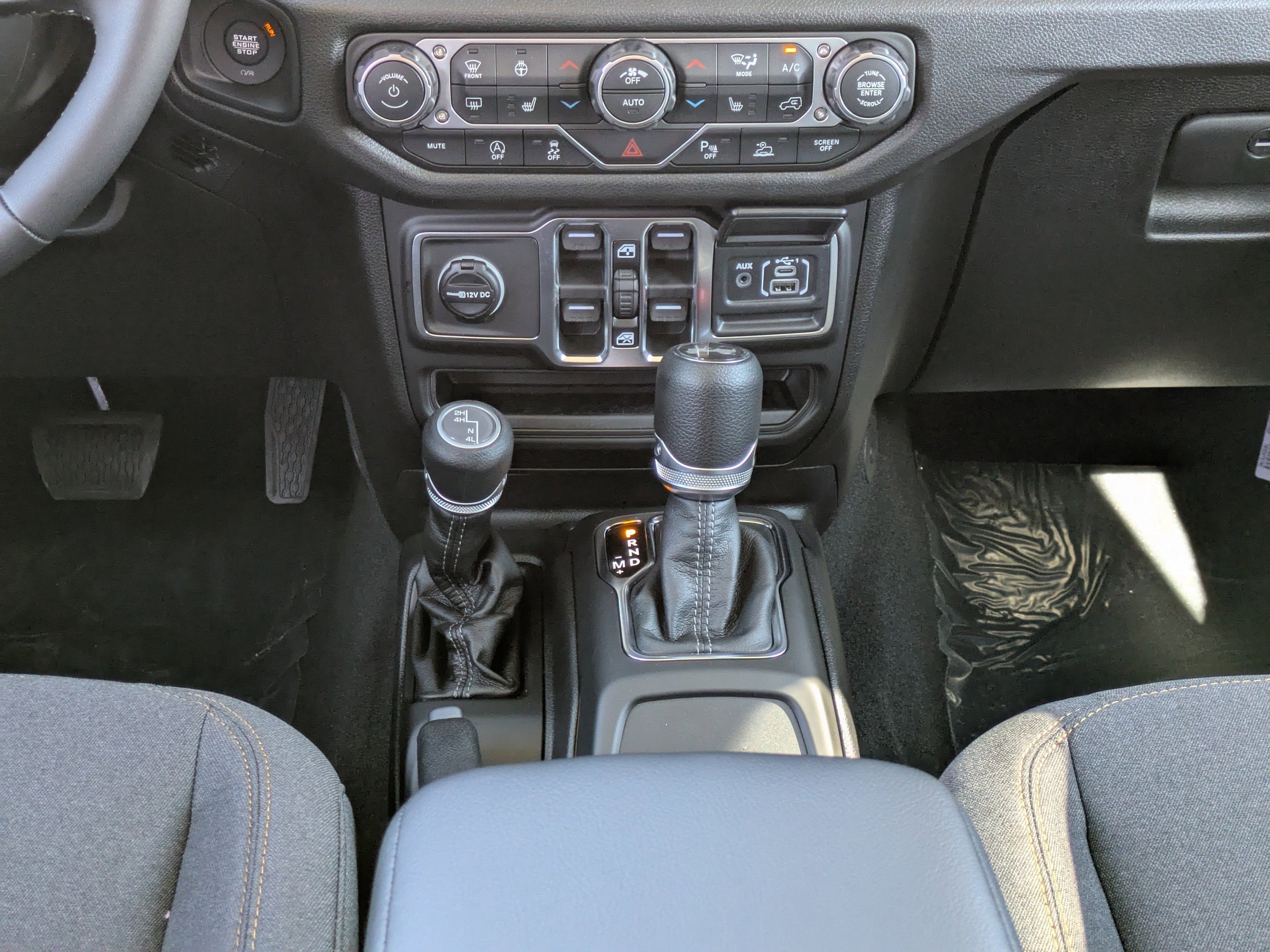 New 2026 Black Clear-Coat Exterior Paint Jeep Sport S image 17