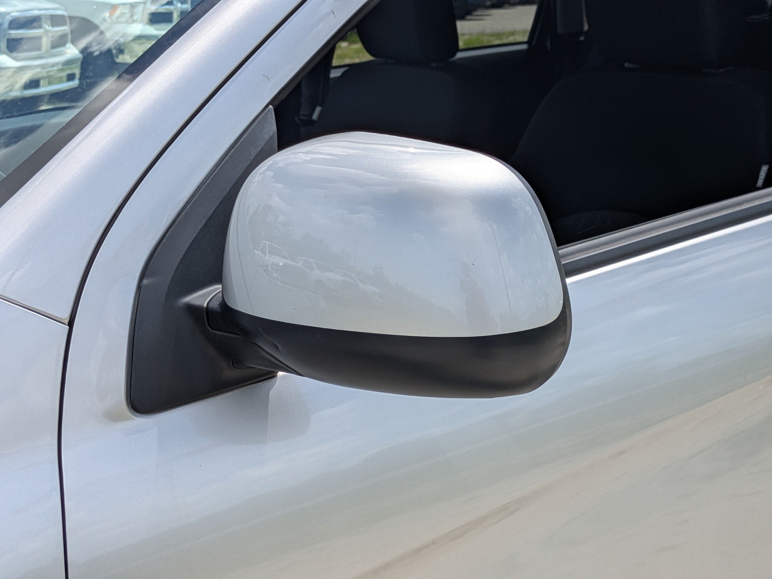 Used 2025 Silver Mitsubishi LE image 12