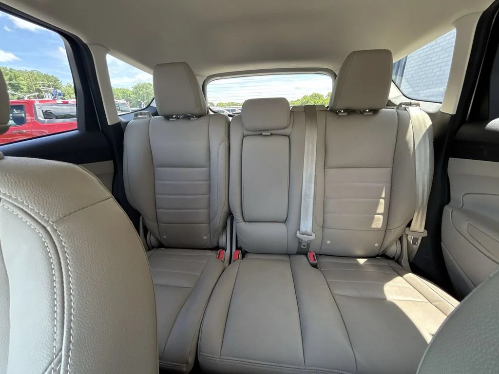 Used 2016 Silver Ford SE image 24