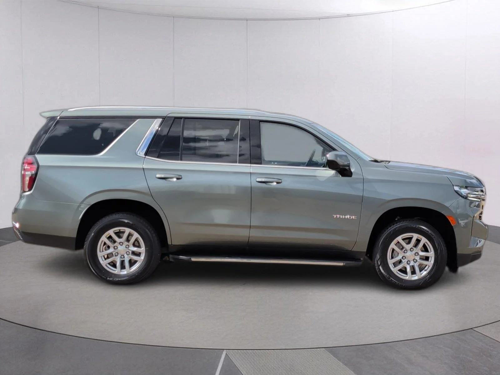 Used 2024 Silver Sage Metallic Chevrolet LT image 7
