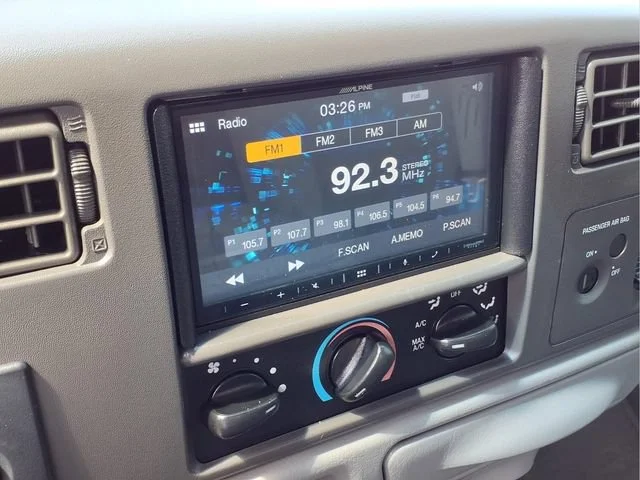 Used 2004  Ford XL image 5