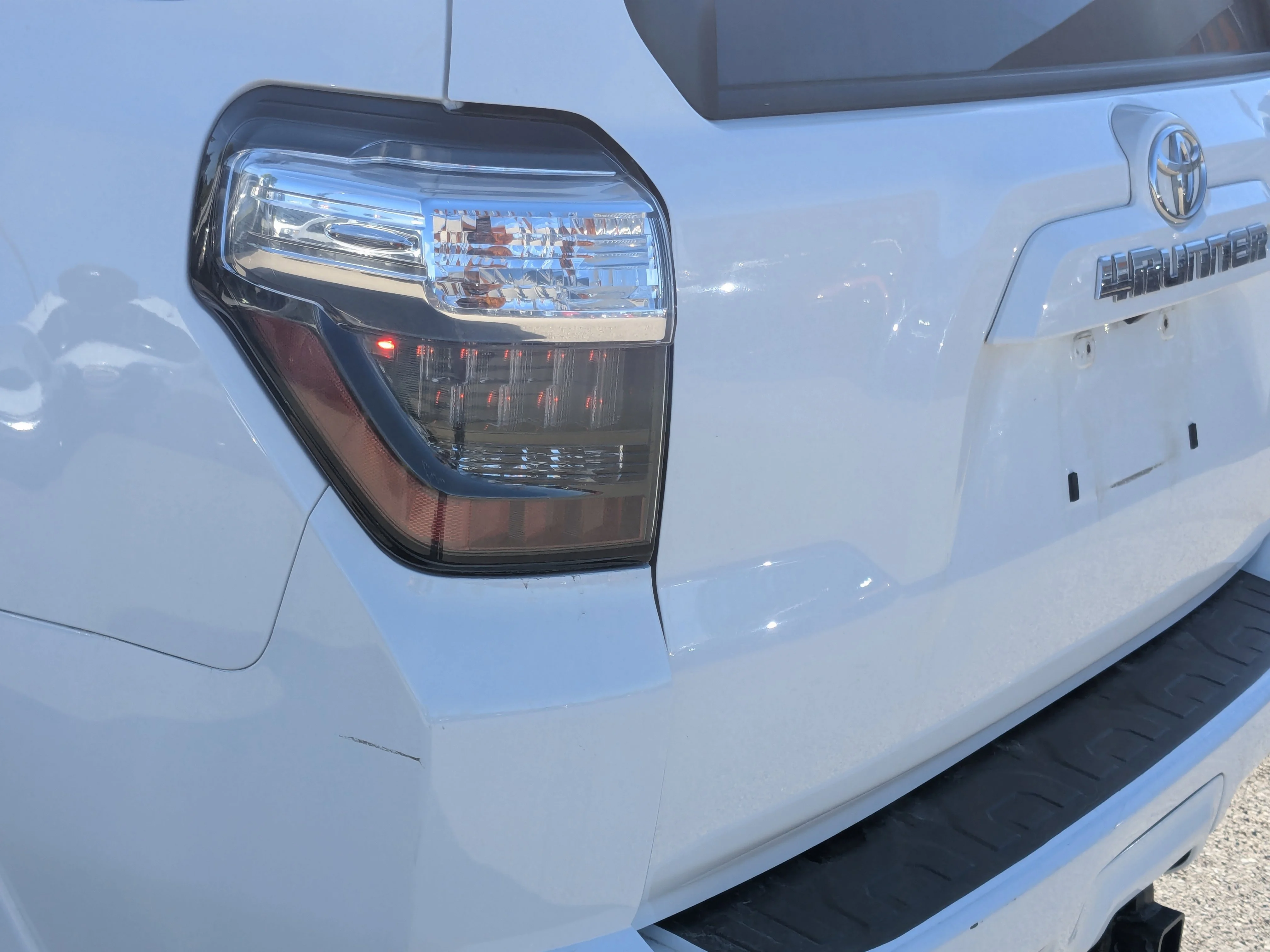 Used 2018 White Toyota 4DR SUV 4WDSR5 - Sunroof - Leather - Heated Seats & More image 10