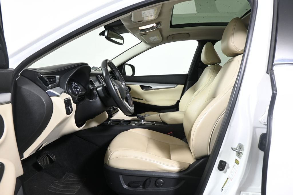 Certified Used 2021 White INFINITI LUXE image 3