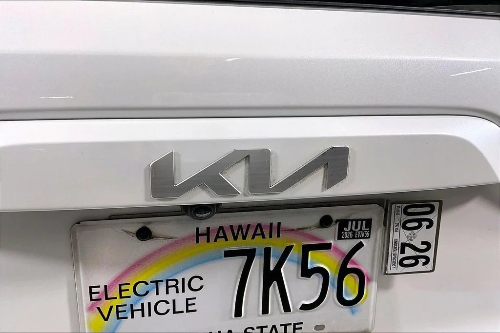 Used 2023 White Kia Wind image 30