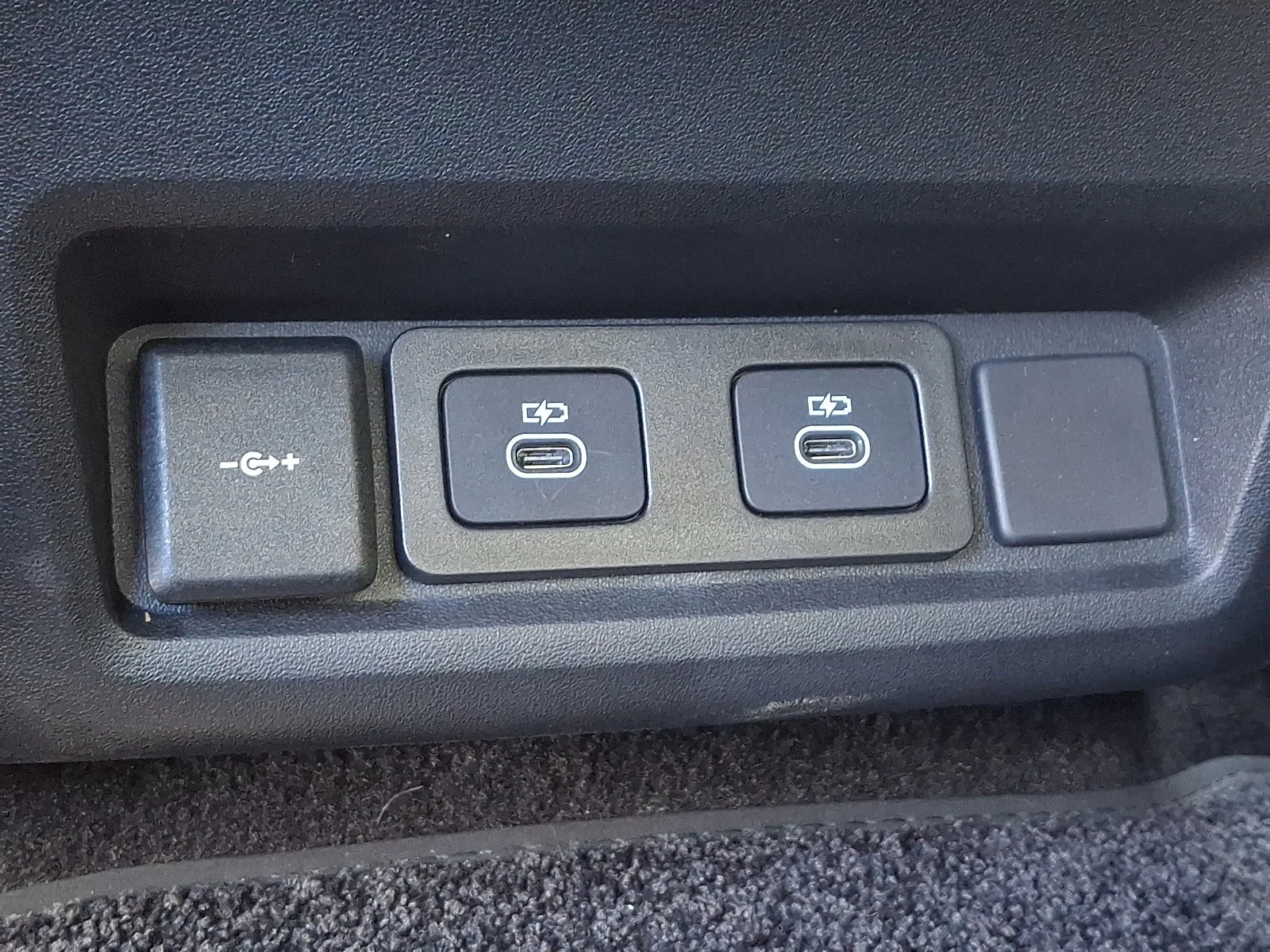 Used 2025 Gray Land Rover Dynamic SE image 23