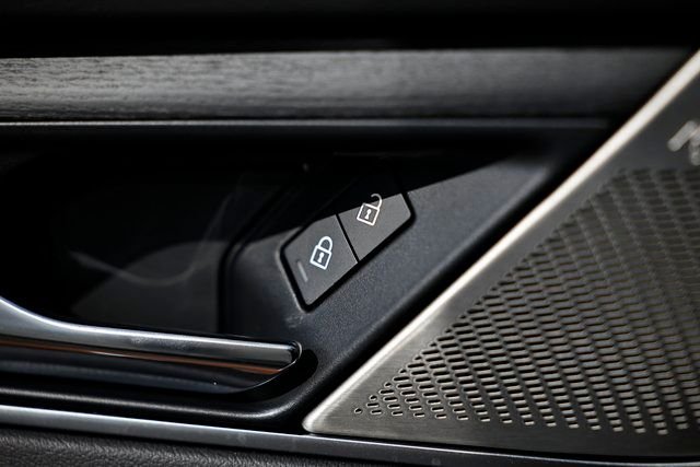 2026 Jaguar F-Pace R-Dynamic S - Photo 20