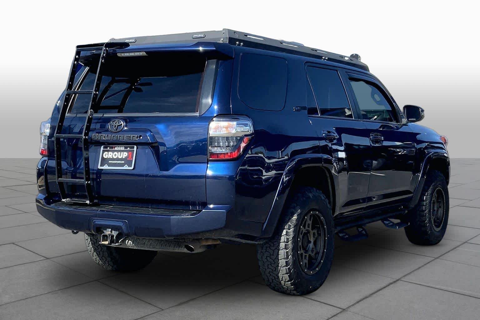 Used 2018 Nautical Blue Metallic Toyota SR5 Premium image 13