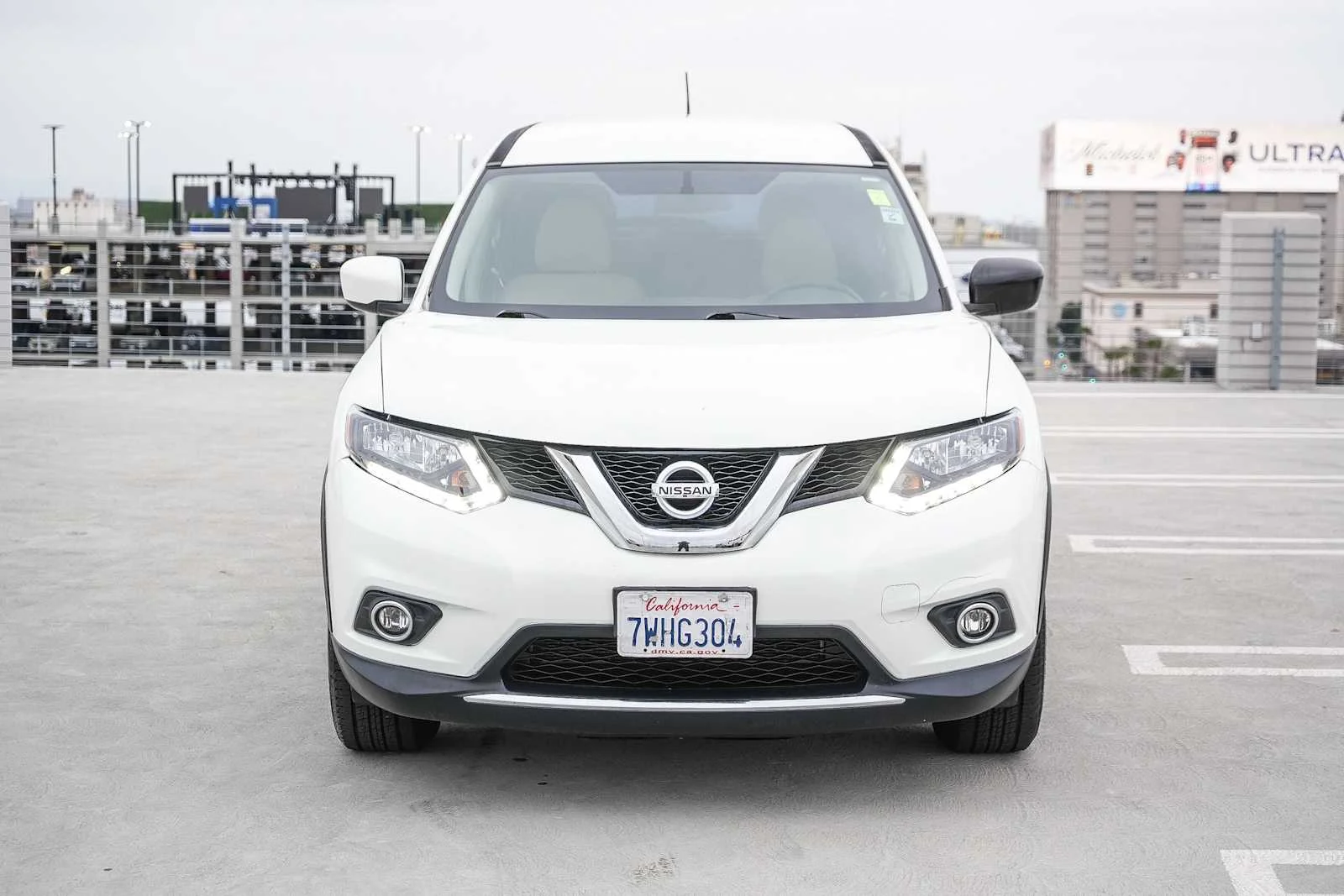 Used 2016 Glacier White Nissan S image 2