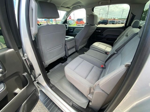 Used 2018 Silver Ice Metallic Chevrolet Custom image 21