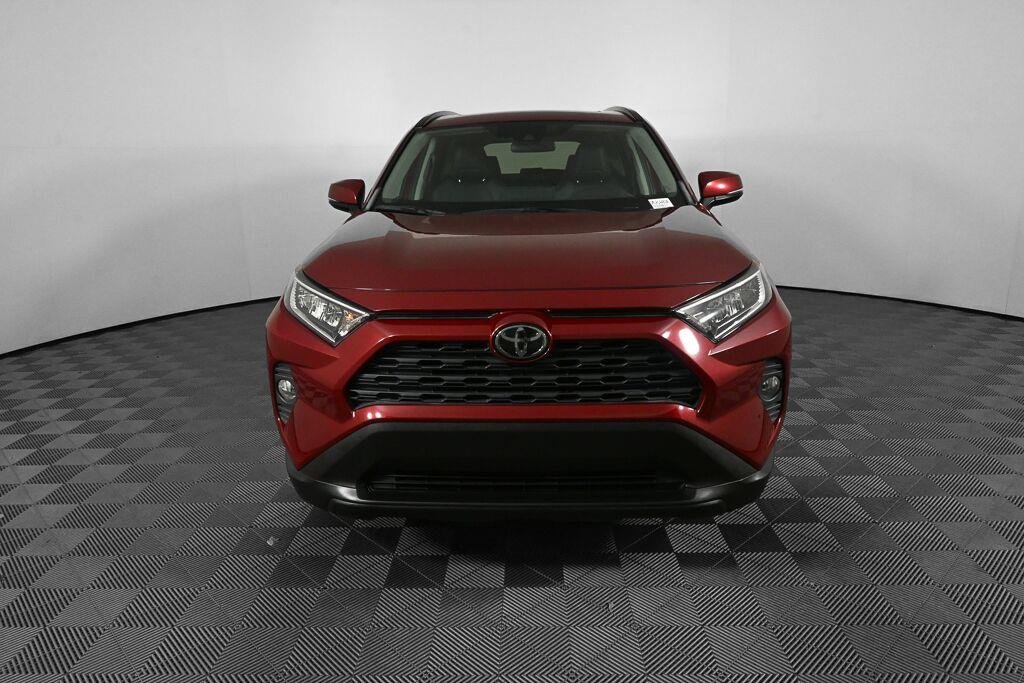 Used 2020 Ruby Flare Pearl TOYOTA XLE Premium image 34
