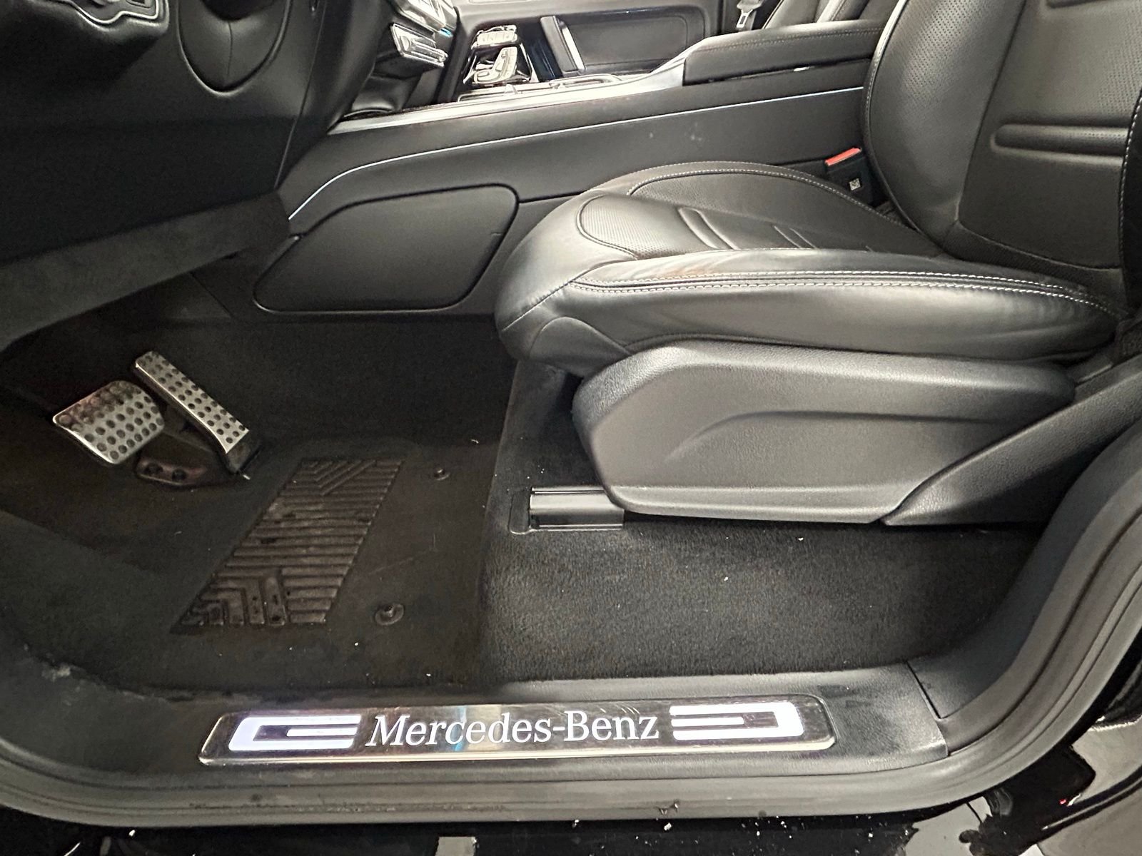 Used 2025 Obsidian Black Metallic Mercedes-Benz G 550 image 33