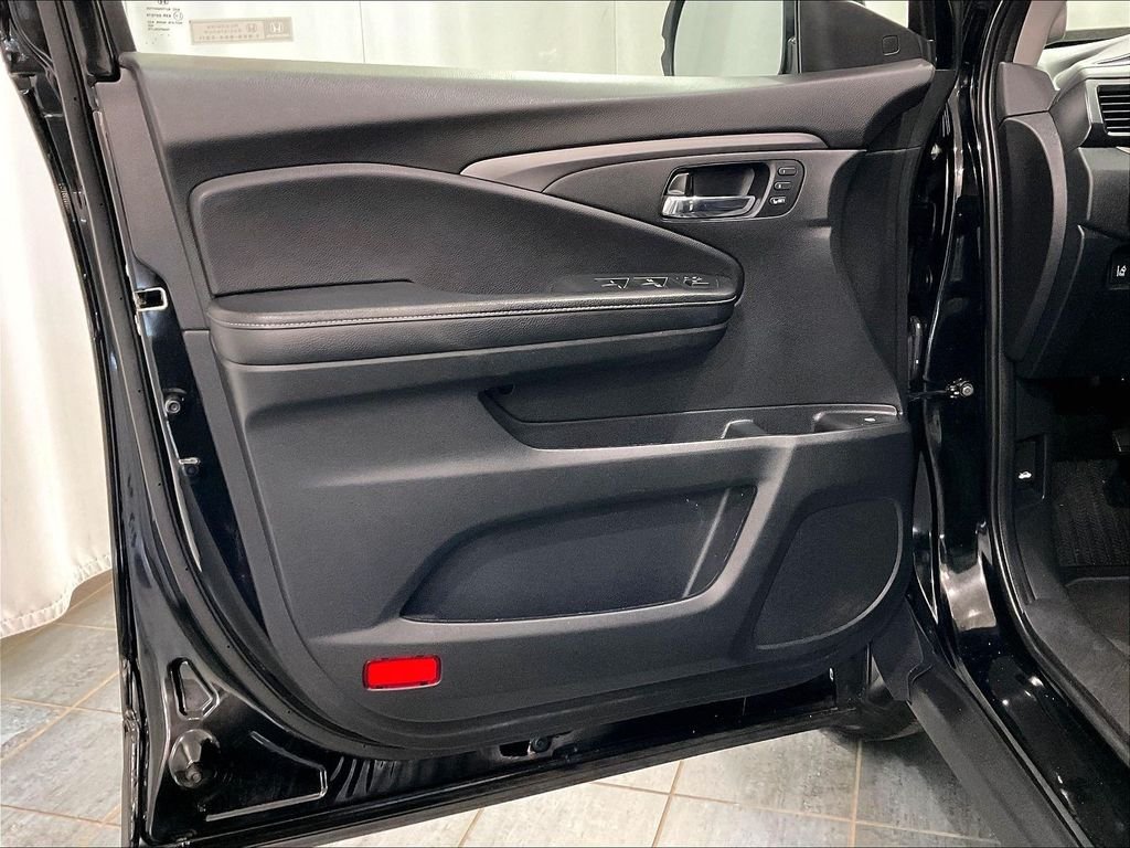 Used 2023 Black Honda RTL image 9