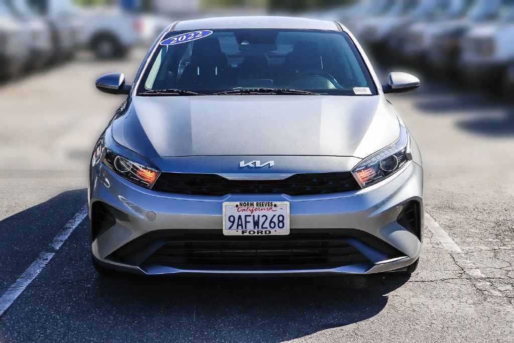 Used 2022 Gray Kia LXS image 2