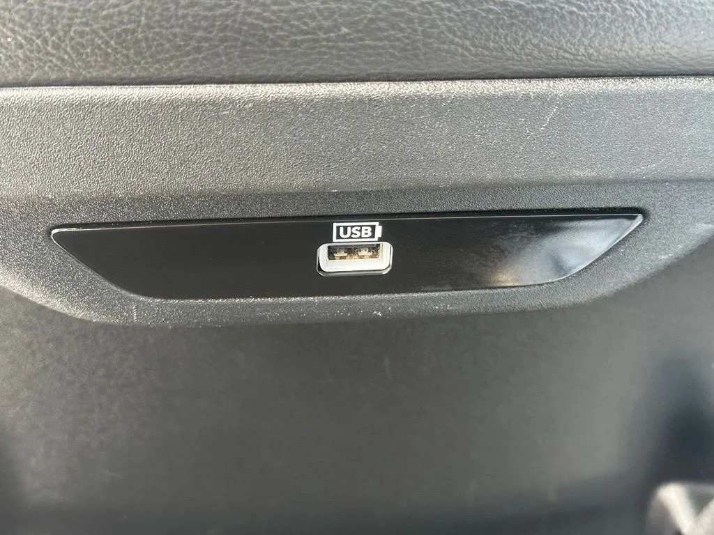 Used 2018 White Chrysler Touring L image 19