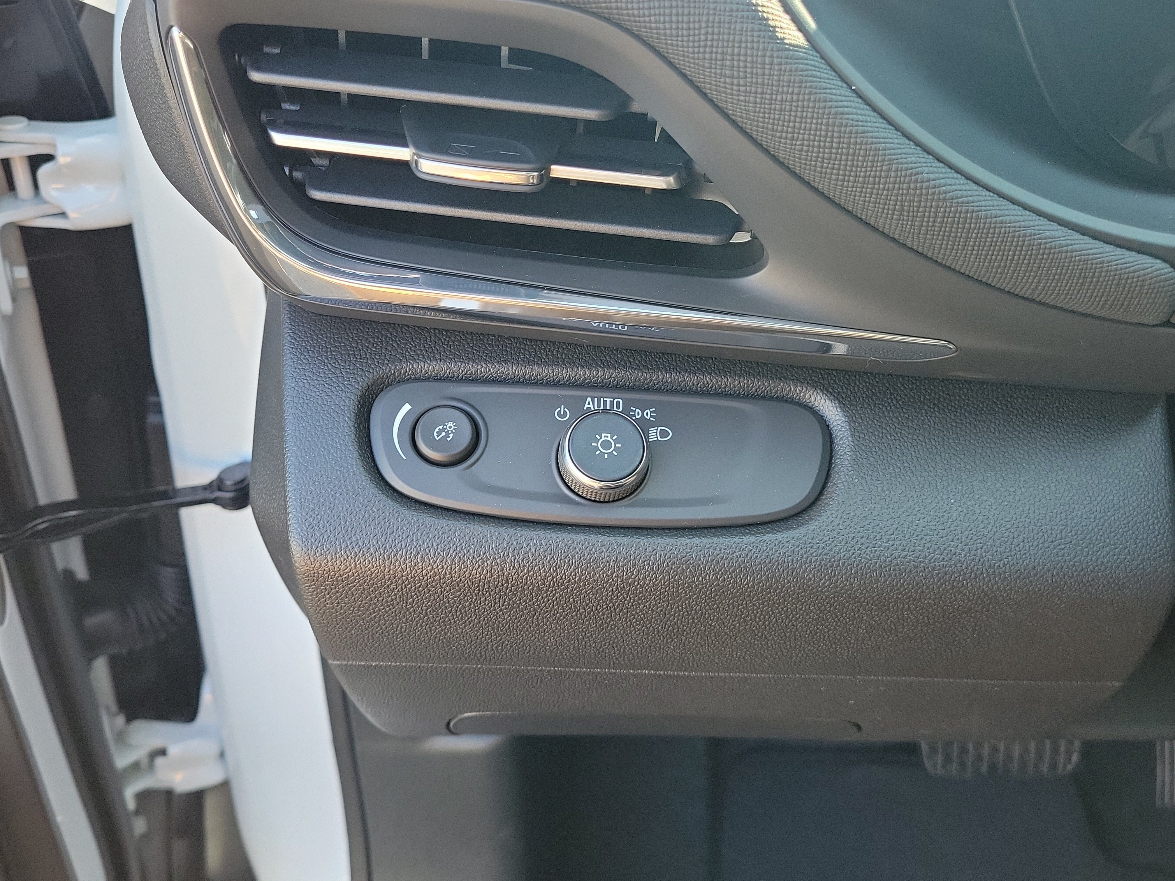 New 2026 Summit White Buick Preferred image 20