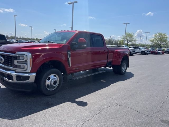 2023 Ford F-350 Lariat 4x4 Crew Cab 176 in DRW's photo