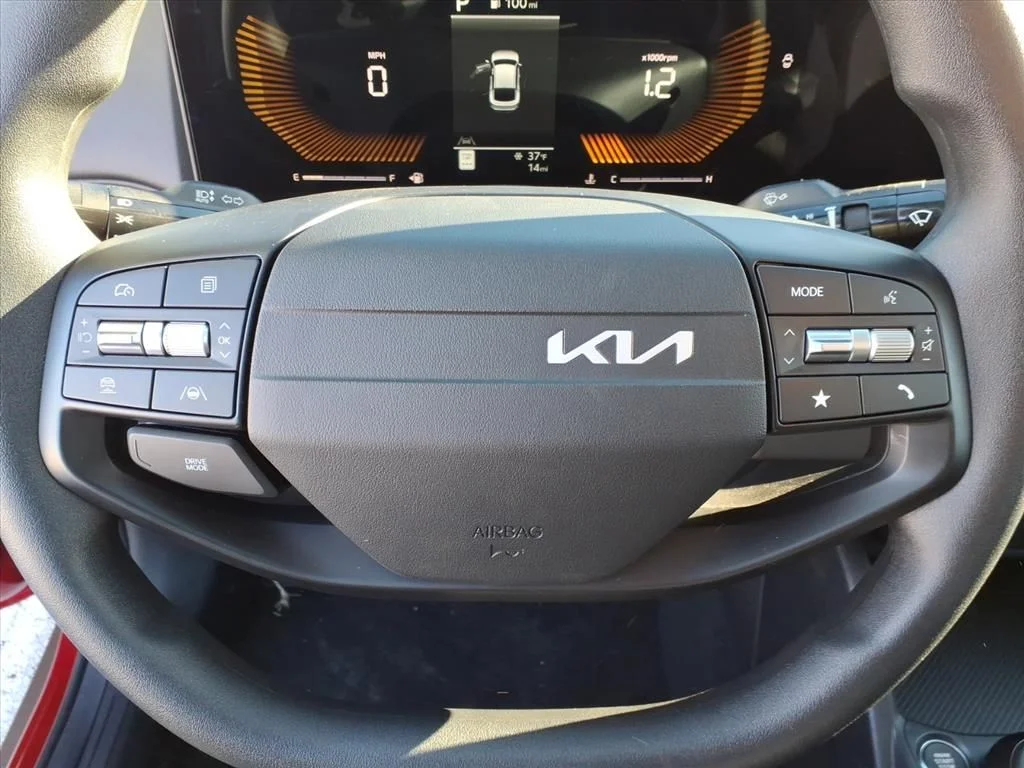 2025 Kia K4 LXS - Photo 12
